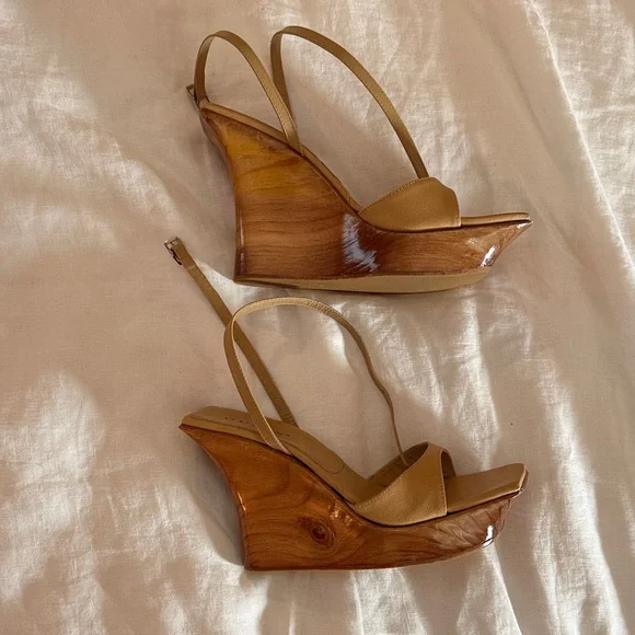 GUESS Y2K Tan Wedge Wood Sandals - Sleek Strappy Design size 7 - Picture 2 of 7